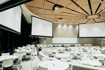 社員総会・キックオフの相場は？イベント会社の選び方と費用の抑え方【オンライン・対面】