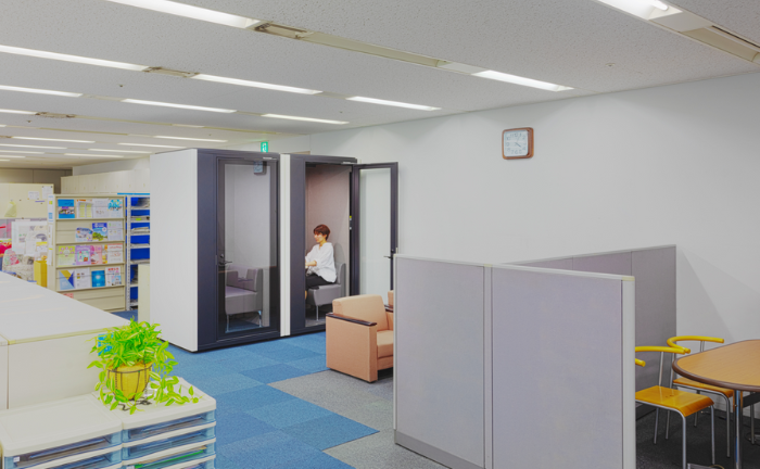 Web会議で活用し、フリーアドレスの音問題を解消｜株式会社産業経済新聞社