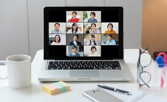 ZoomとQumuの連携で毎日のWeb会議がもっと便利に！録画データの活用や配信時に知っておきたい便利ワザを紹介