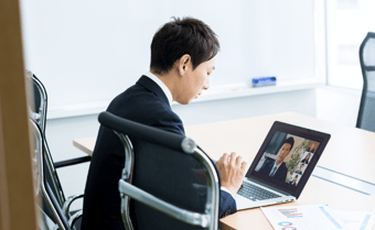 Microsoft Teamsの基本的な使い方を解説。チャットやWeb会議を活用してチームでのコミュニケーションをスムーズに