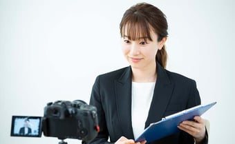 ウェビナーには専用機材が必要？必要な機材と配信Tipsをご紹介