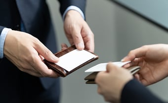 Web会議での名刺交換はどうする？スマートな自己紹介の方法