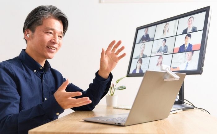 ハイブリッドワークとは？メリット・デメリットや導入時の課題、ポイントを解説