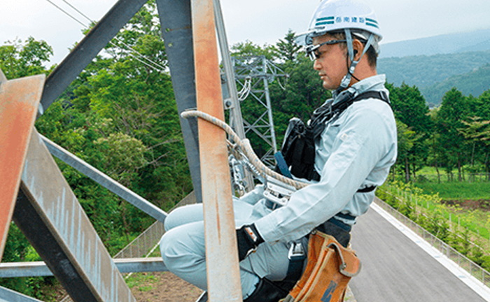 電力インフラを支えるプロフェッショナルの働き方がドローンとスマートグラスで変わる 岳南建設の挑戦